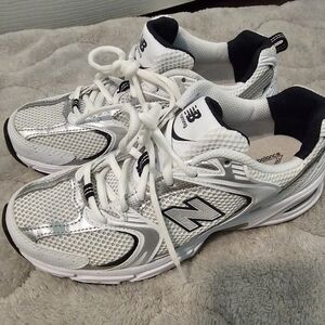 New balance 530 sneaker women size 8 mens size 6.5 used